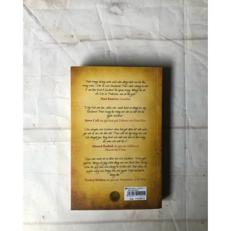 Đêm Giới Nghiêm - Basharat Peer 751560