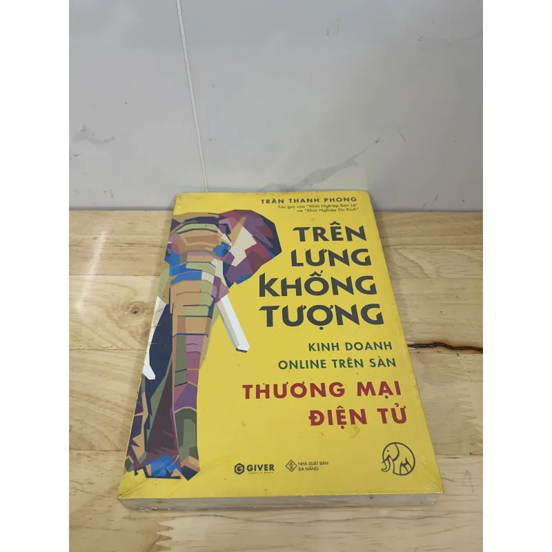 Trên lưng khủng tượng  932947