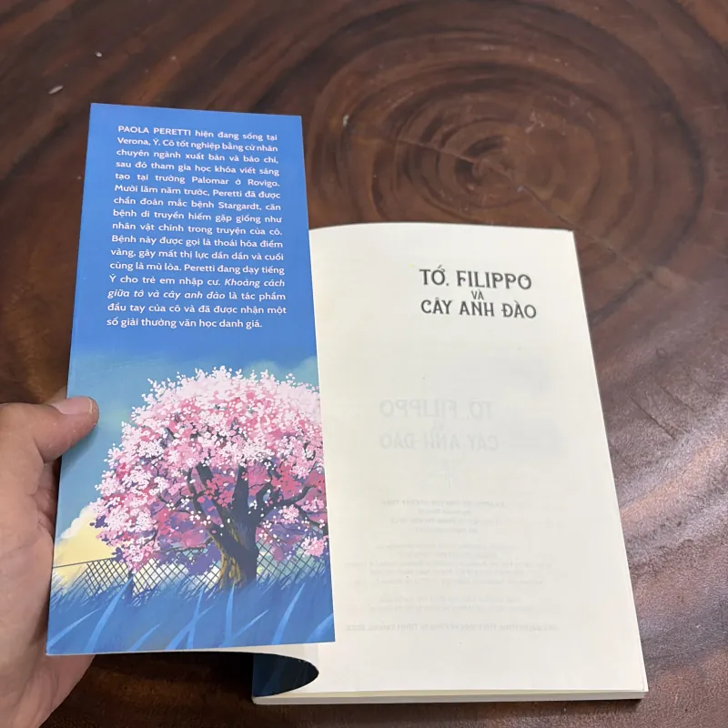II Văn Học: Tớ Flippo Và Cây Anh Đào - PAOLA PERETTI - 2023 977259