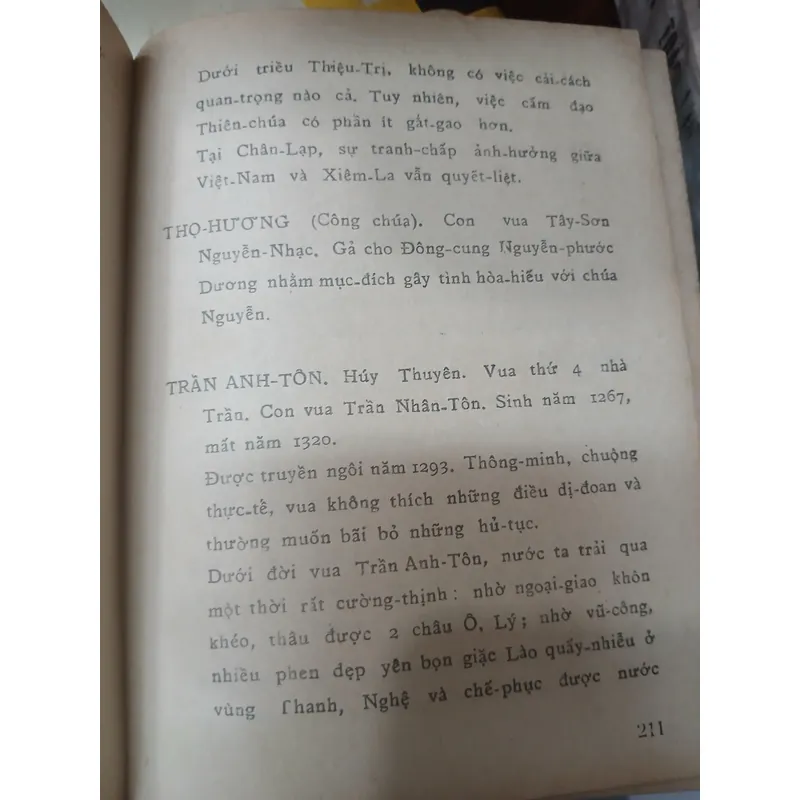 TIỂU TỰ ĐIỂN NHÂN VẬT LỊCH SỬ VIỆT NAM - NGUYỄN HUYỀN ANH 716660