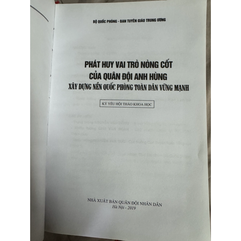 Phát huy vai trò nòng cốt của quân đội anh hùng - bìa cứng dày gần 1000 trang 517090
