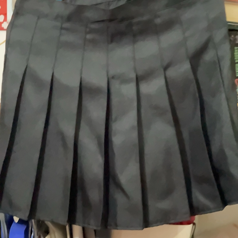 Chân vây xếp ly kiểu màu đen size L chưa sử dụng, đã cắt mác 541370