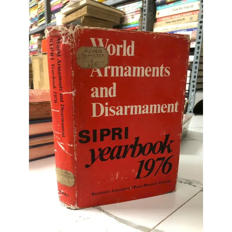 World Armaments and Disarmament: SIPRI Yearbook 1976 - Stockholm International 998455