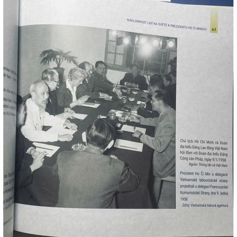 SÁCH TÌNH CẢM CỦA NHÂN DÂN THẾ GIỚI VỚI CHỦ TỊCH HỒ CHÍ MINH 700695