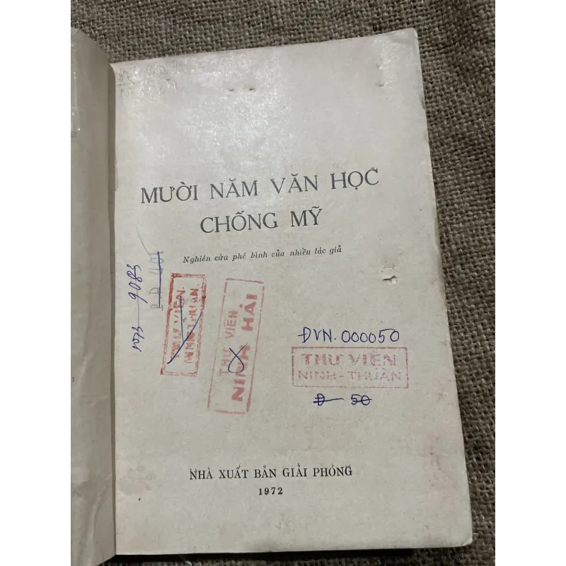 10 năm văn học chống Mỹ - nghiên cứu phê bình của nhiều tác giả  976863