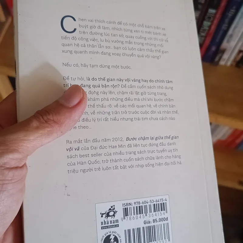 Bước chậm lại giữa thế gian vội vã 568477