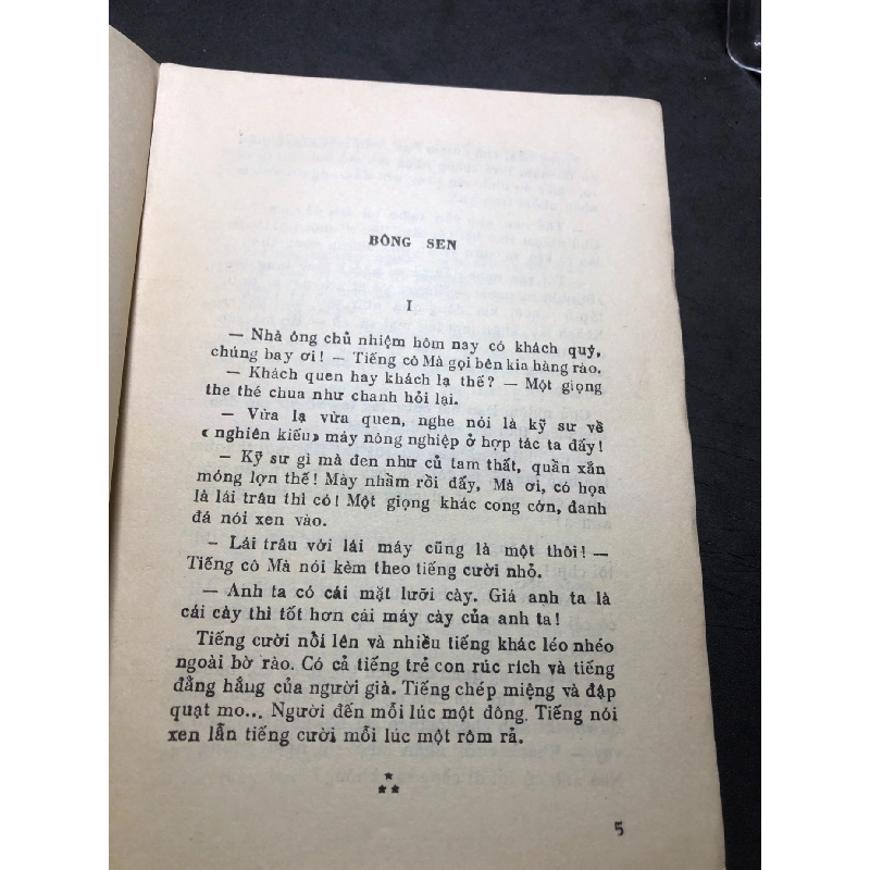 Khoảng trời phía sau nhà mới 60% ố rách gáy có dấu mộc và viết nhẹ trang đầu 1987 Nguyễn Thị Ngọc Tú HPB0906 SÁCH VĂN HỌC 914764