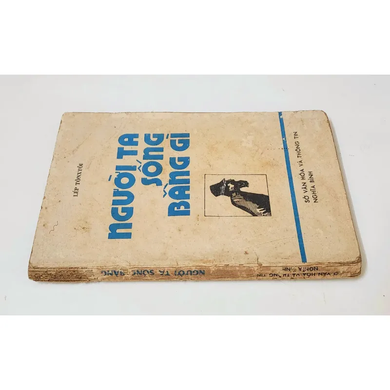 Đại văn hào L. Tolstoy, truyện ngắn/truyện vừa NGƯỜI TA SỐNG BẰNG GÌ 786275