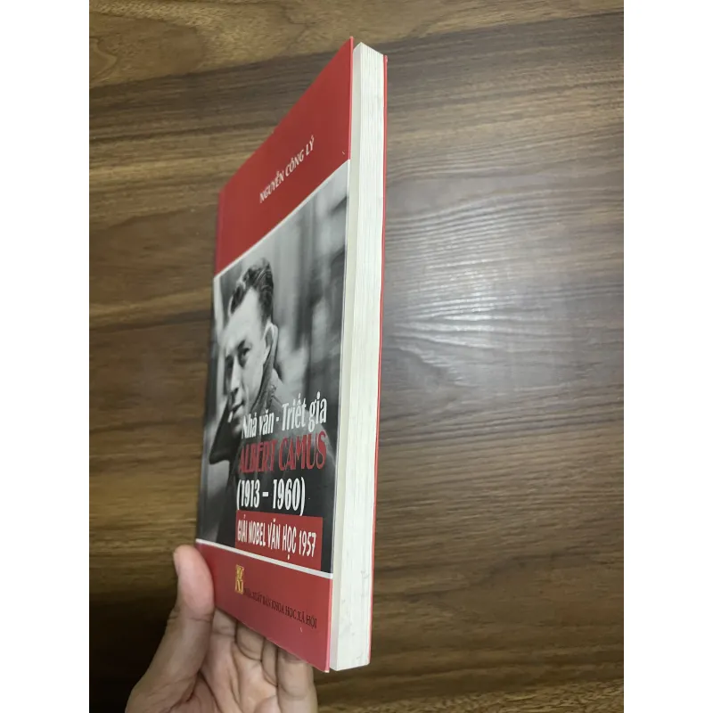 Nhà văn - Triết gia Albert Camus  933867