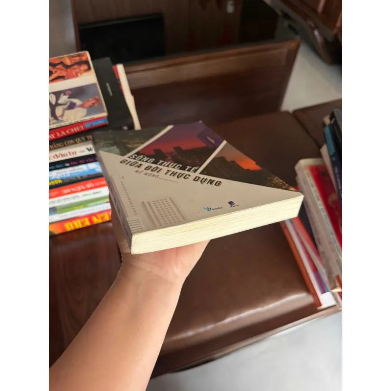 Sống Thực Tế Giữa Đời Thực Dụng | Sách phát triển bản thân cho người trẻ- K3 1005668