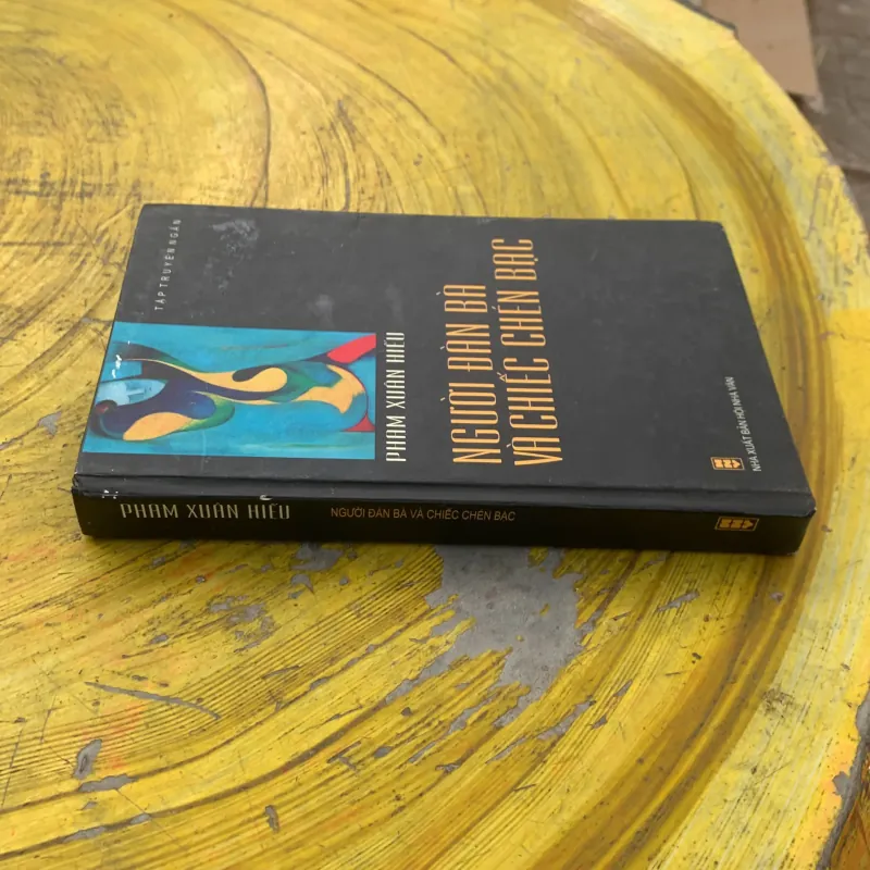  NGƯỜI ĐÀN BÀ VÀ CHIẾC CHÉN BẠC- PHẠM XUÂN HIẾU  787950