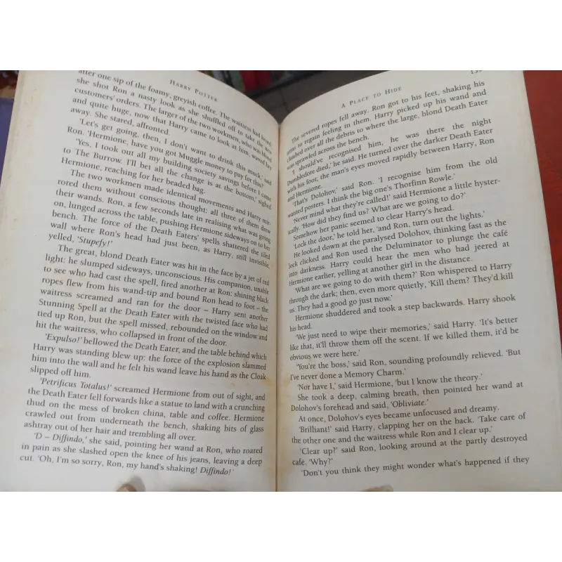 HARRY POTTER AND THE DEATHLY HALLOWS (HARRY POTTER VÀ BẢO BỐI TỬ THẦN) - J. K. ROWLING 996429