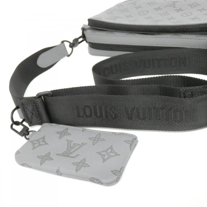 Túi đeo chéo Louis Vuitton Monogram Shadow Trio M46603 610398