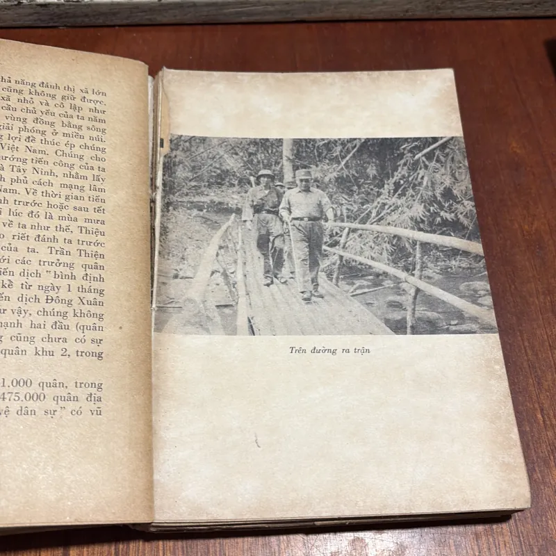 II Sách Lịch Sử: Đại Thắng Mùa Xuân - Đại Tướng Văn Tiến Dũng - 1977 1004988