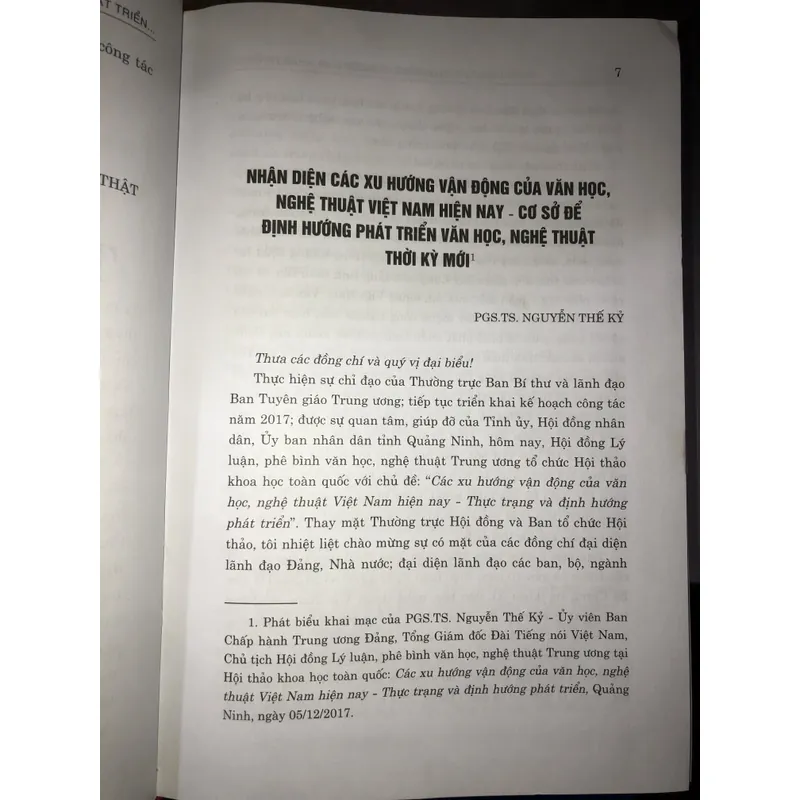 Nhận diện các xu hướng vận động và phát triển của văn học nghệ thuật Việt Nam hiện nay  732796