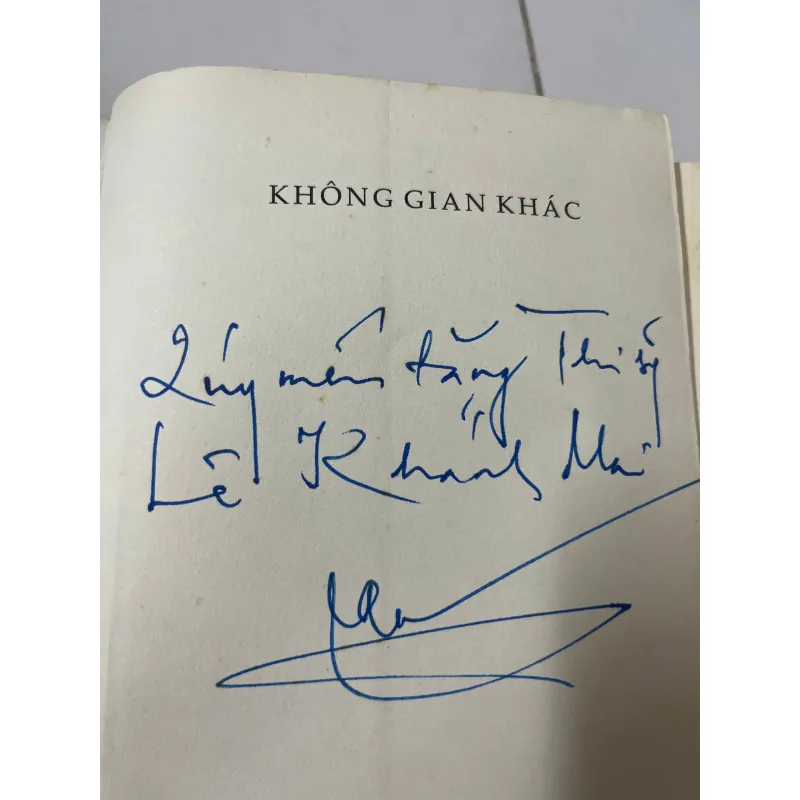 Có chữ ký tác giả -  Không gian khác - Mai Văn Phấn 991705