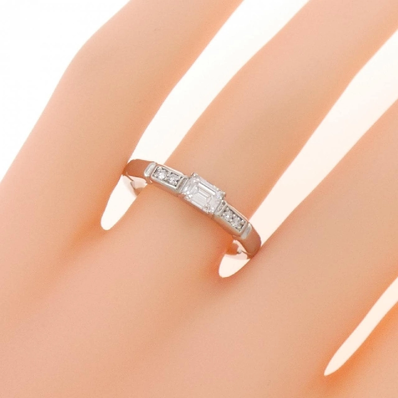 Nhẫn kim cương PT900 0.30CT D VVS2 cắt hình Emerald - Hàng hiệu Chính hãng 874867