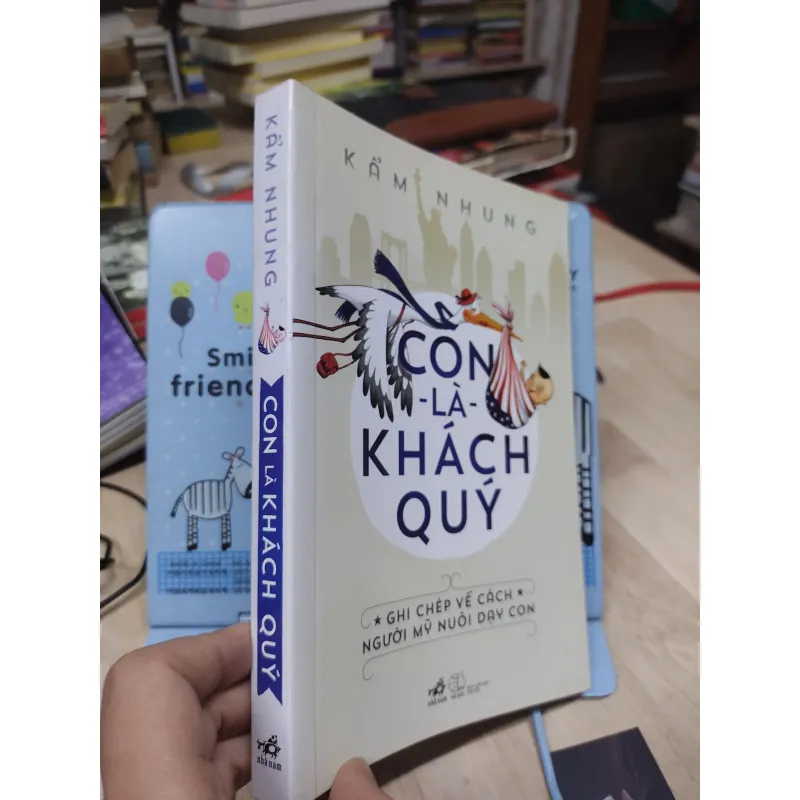 Sách: Con là khách quý - TG: Kẩm Nhung (B1) 781919