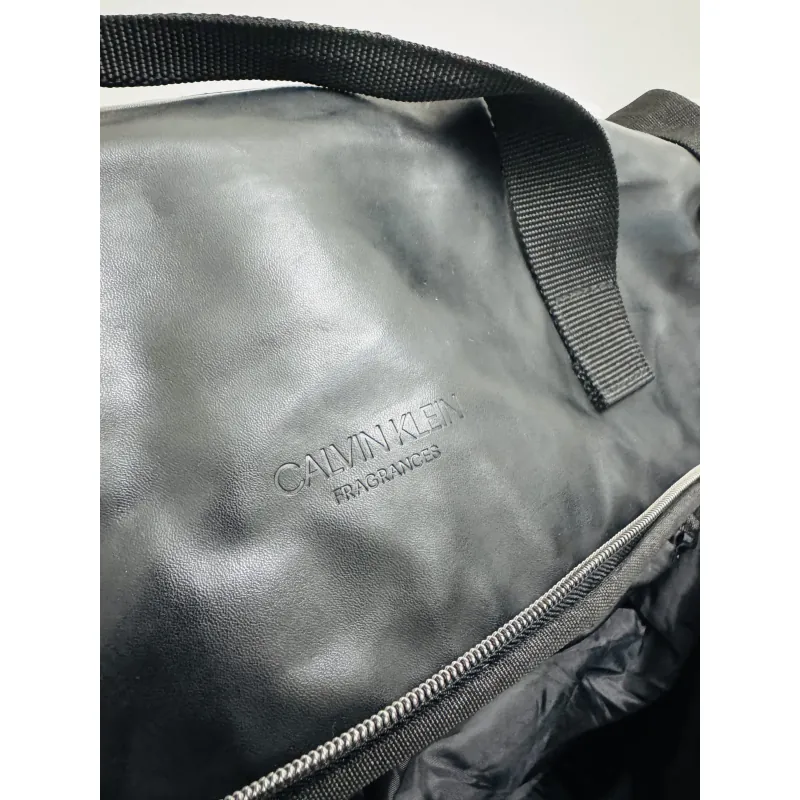 Túi chữ nhật CK màu đen, cond 90%, 150K 925362