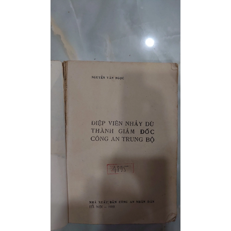 ĐIỆP VIÊN NHẢY DÙ THÀNH GIÁM ĐỐC CÔNG AN TRUNG BỘ
- Nguyễn Văn Ngọc
 273119