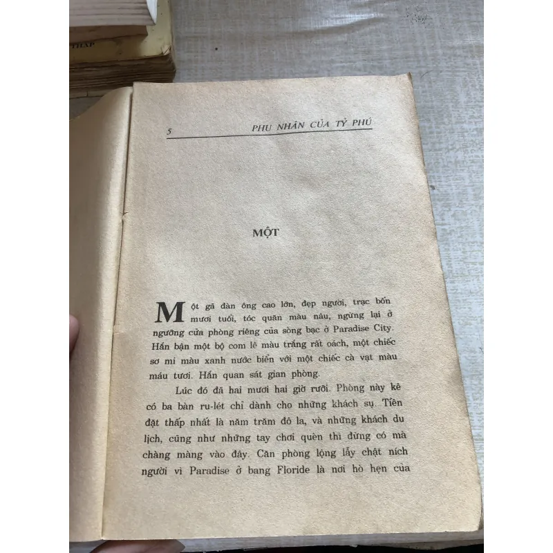 Phu nhân của tỷ phú 993447