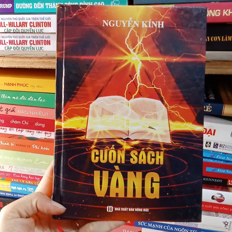 Cuốn sách vàng- Nguyễn Kính 779021