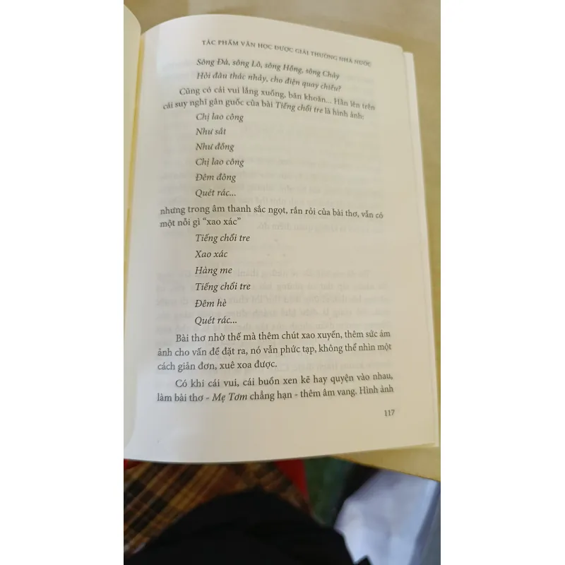 ĐƯỜNG VÀO THƠ - TRUYỆN KIỀU VÀ CHỦ NGHĨA HIỆN THỰC 690938