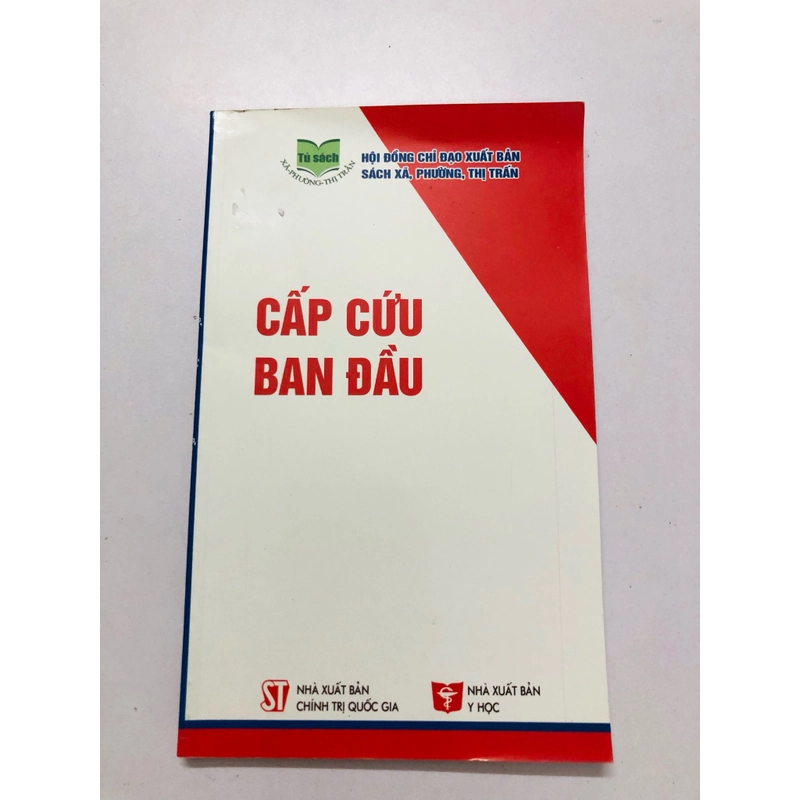 CẤP CỨU BAN ĐẦU  - 142 trang, nxb: 2013 360111