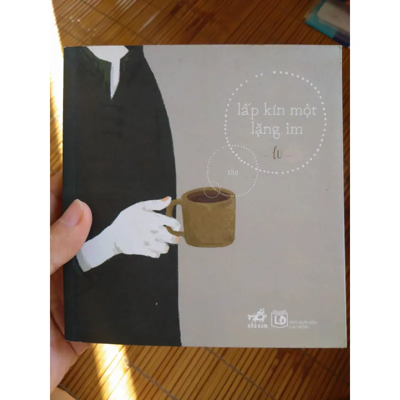 Lấp kín một lặng im (Thơ) - Lu 695229