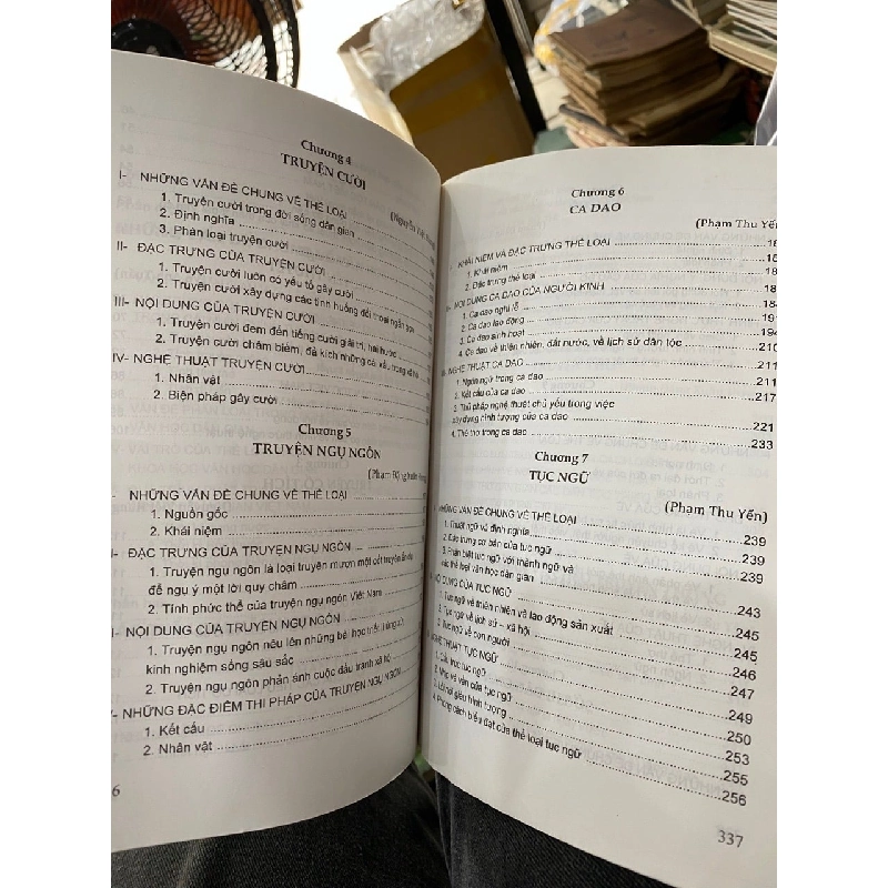 Giáo trình văn học dân gian - Gs. Ts. Vũ Anh Tuấn chủ biên 1013052