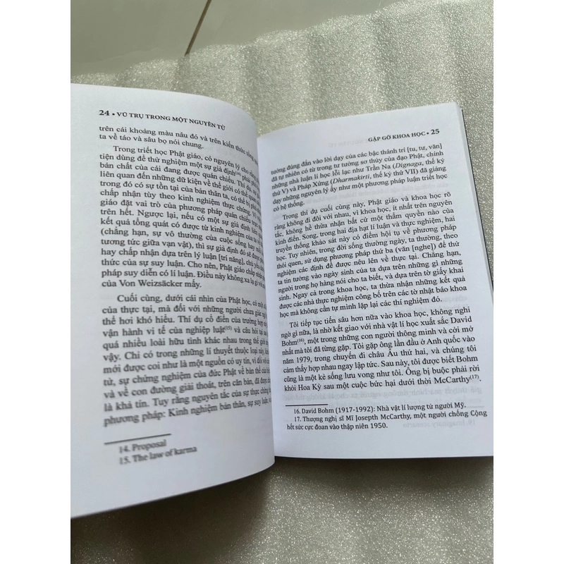 Vũ trụ trong một nguyên tử 530862