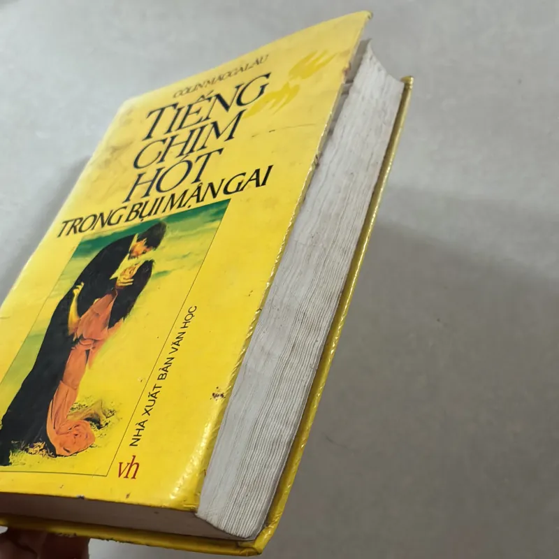 Tiếng chim hót trong bụi mận gai (Bìa cứng, có ẩm) 747904