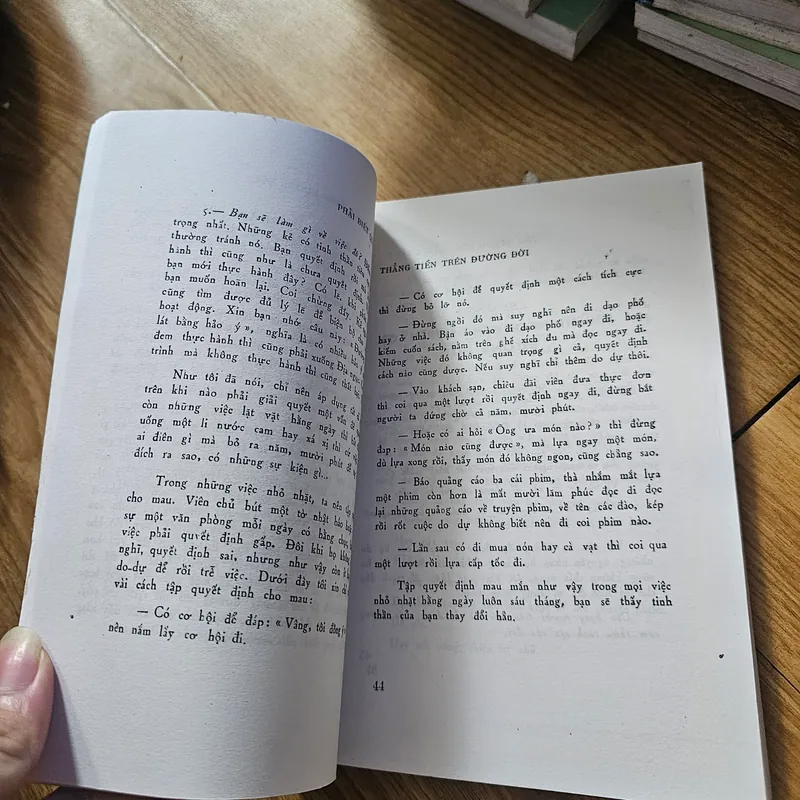 Thẳng tiến trên đường đời (sách photo)
 688310