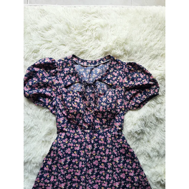 Đầm hoa nhí tay ngắn, kiểu dáng chữ A size S,M chưa qua sử dụng 934724