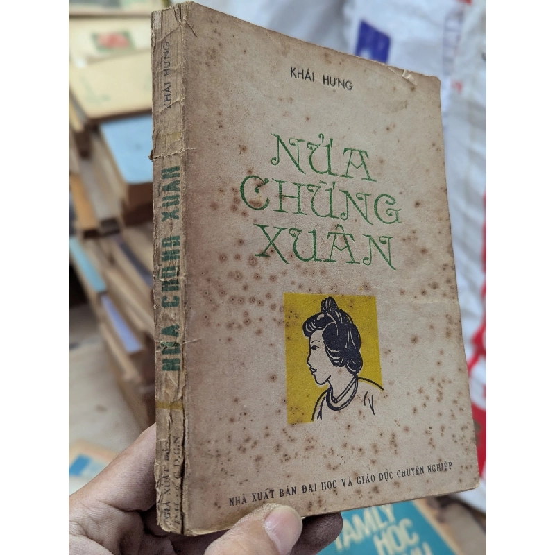 Nửa chừng xuân - Khái Hưng 119790