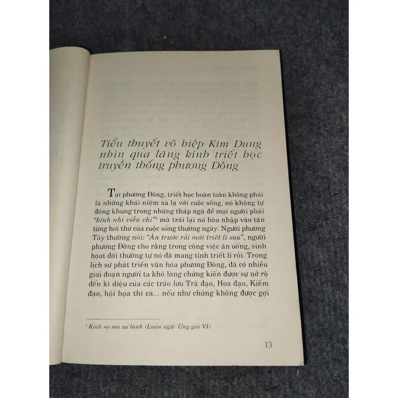 LAI RAI CHÉN RƯỢU GIANG HỒ. TIỂU LUẬN VỀ KIM DUNG 992587