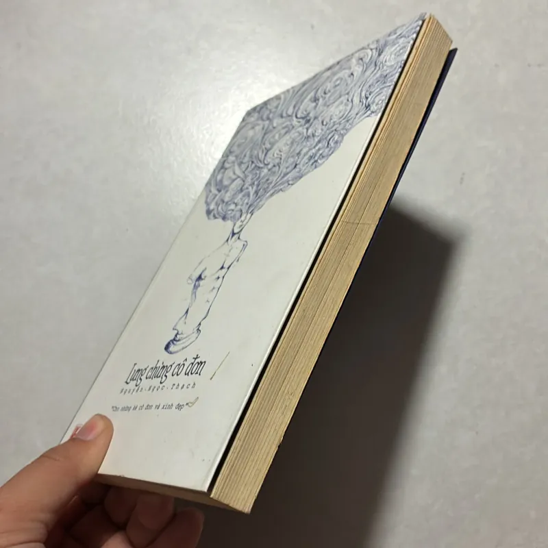 Lưng chừng cô đơn - Nguyễn Ngọc Thạch 758125