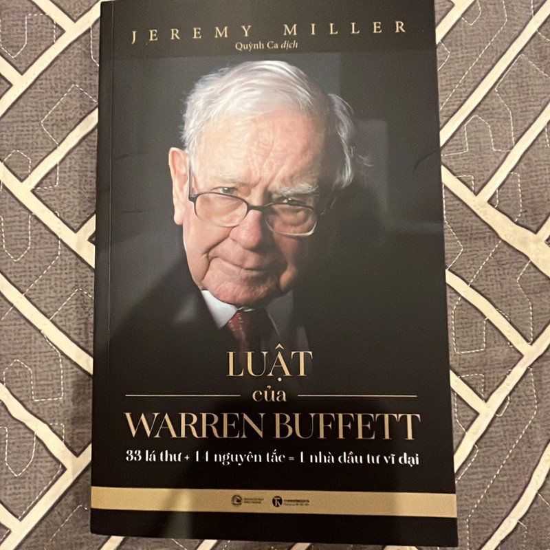 Sách dành cho các bạn yêu thích đầu tư, yêu thích phong cách đầu tư của warren buffett 149445