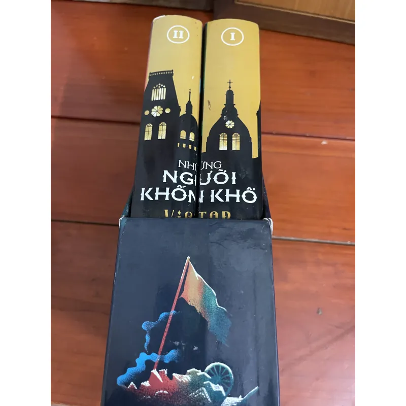 Những người khốn khổ Victor Hugo boxset 2 quyển bìa cứng 927366