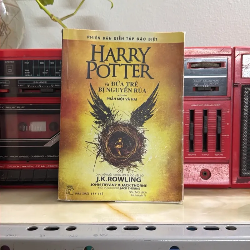 HARRY POTTER VÀ ĐỨA TRẺ BỊ NGUYỀN RỦA 1066147