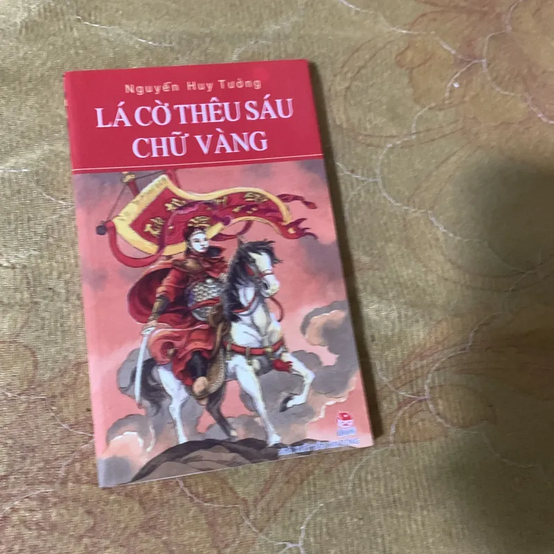 COMBO SỬ VIỆT 12 KHÚC TRÁNG CA & LÁ CỜ THÊU SÁU CHỮ VÀNG 751717