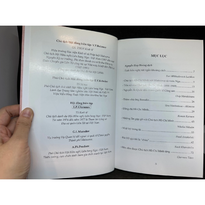 Người Nga Viết Về Chủ Tịch Hồ Chí Minh - Nguyễn Huy Hoàng, mới 90% (bìa cứng), 2020 SBM0202 913298