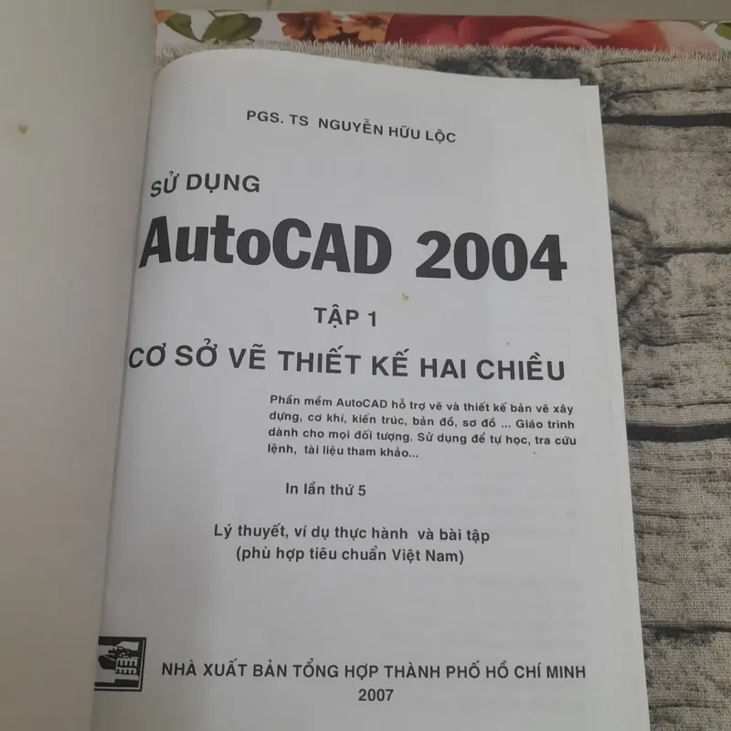 Sử dụng AutoCAD 2004. Tập 1 Cơ sở vẽ 2 chiều. Tiến sỹ Nguyễn Hữu Lộc 590578