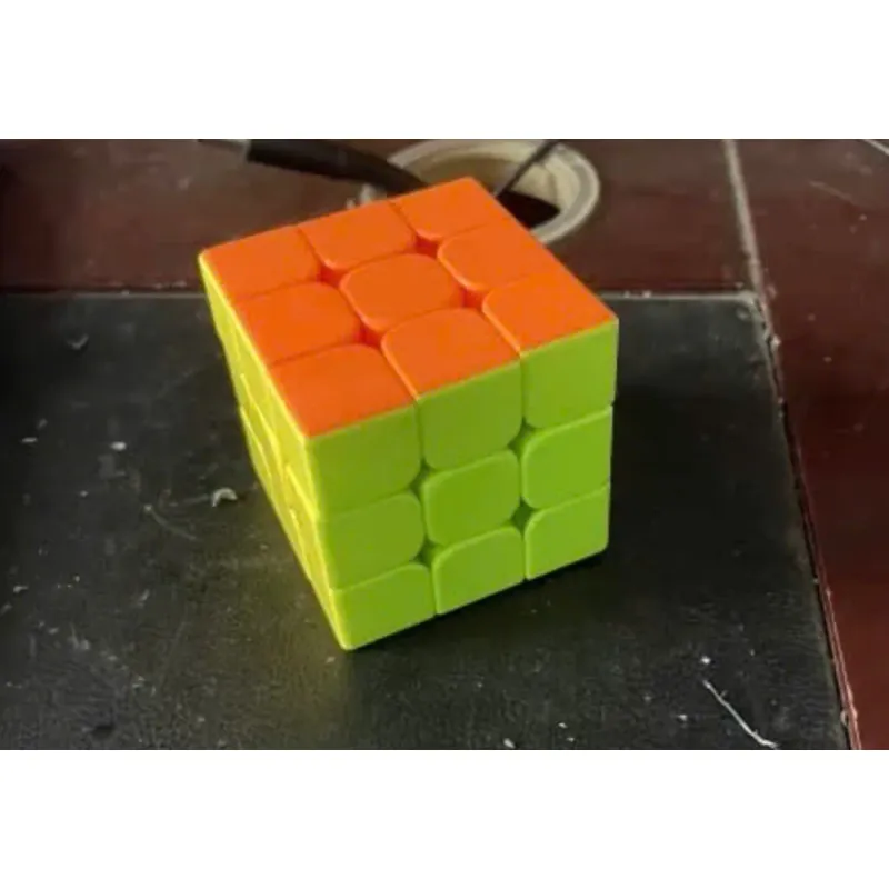 Rubik cho bé rèn luyện chí thông minh, tư duy tốt hơn 1040616