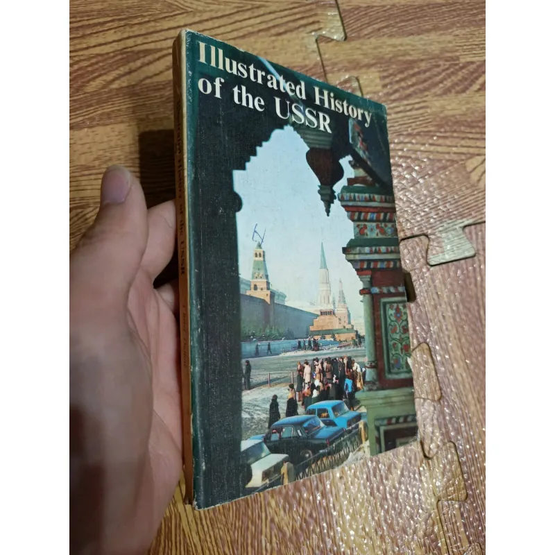 Lịch sử Liên Xô qua ảnh - (Sách ngoại văn tiếng Anh) 716354