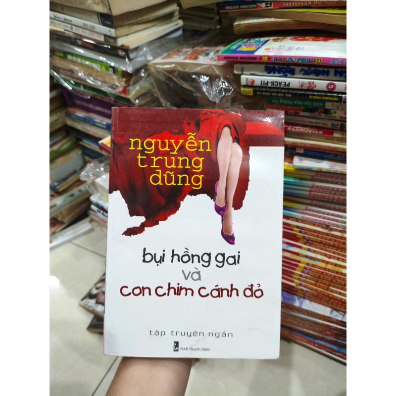 Bụi hồng gai và con chim cánh đỏ 🌱 551099