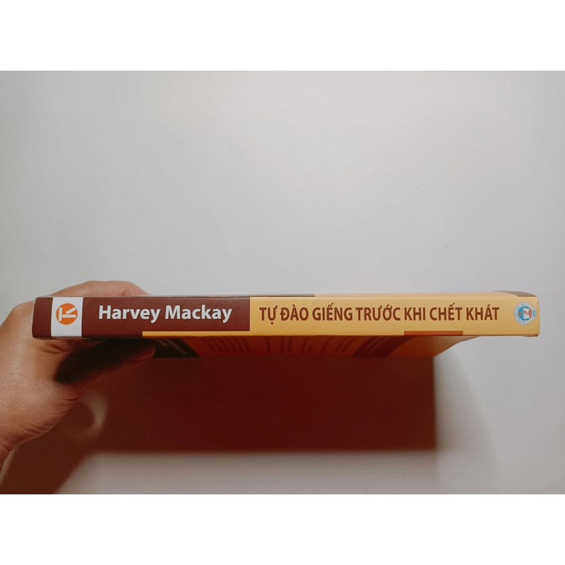 Tự Đào Giếng Trước Khi Chết Khát - Harvey Mackay 384043