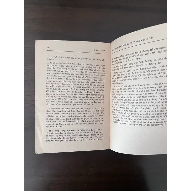 📖 Hiến pháp xã hội chủ nghĩa (Một số vấn đề lý luận cơ bản) xb 1977 597725