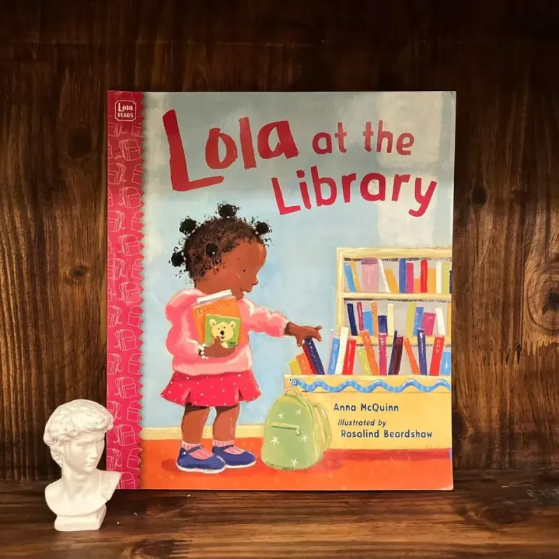 Lola at the Library 973488