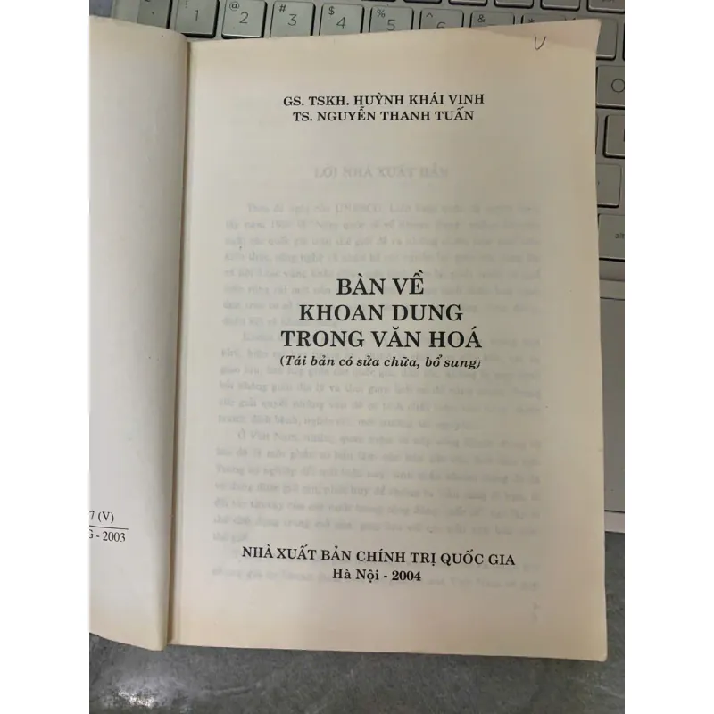 BÀN VỀ KHOAN DUNG TRONG VĂN HÓA - HUỲNH KHÁI VINH & NGUYỄN THANH TUẤN 736956
